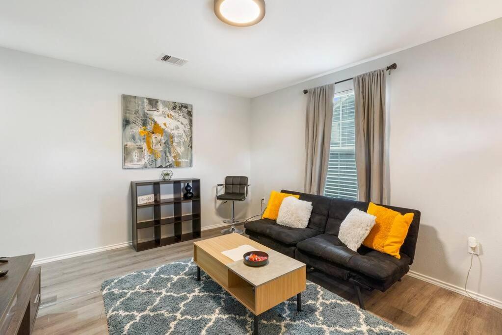Cozy Two Bedroom Home Minutes From Downtown! ฮูสตัน ภายนอก รูปภาพ